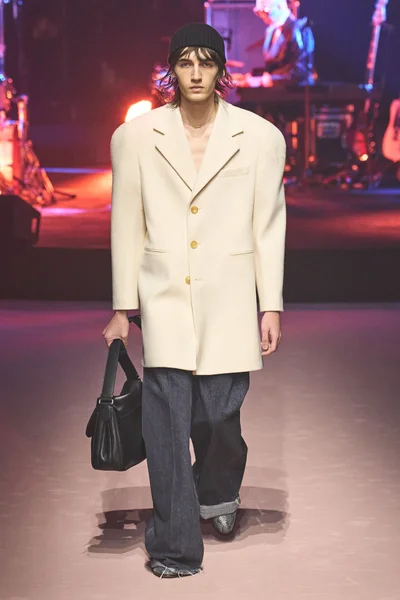 Look 25